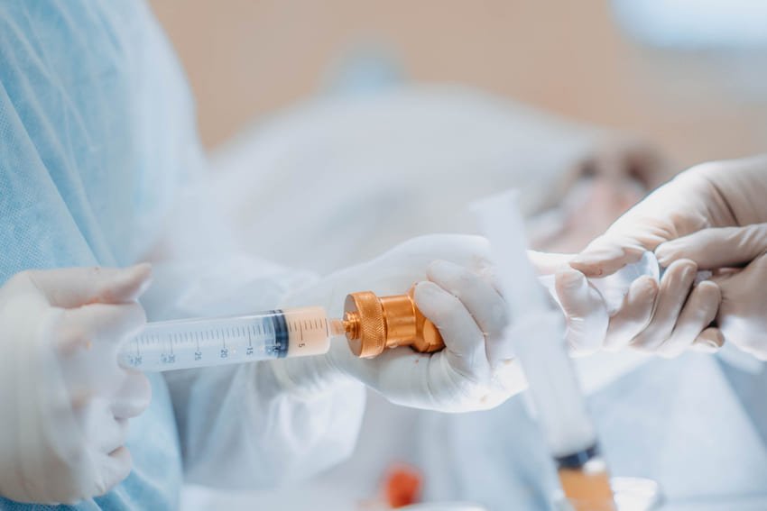 Mărirea sânilor prin lipofilling cu seringa